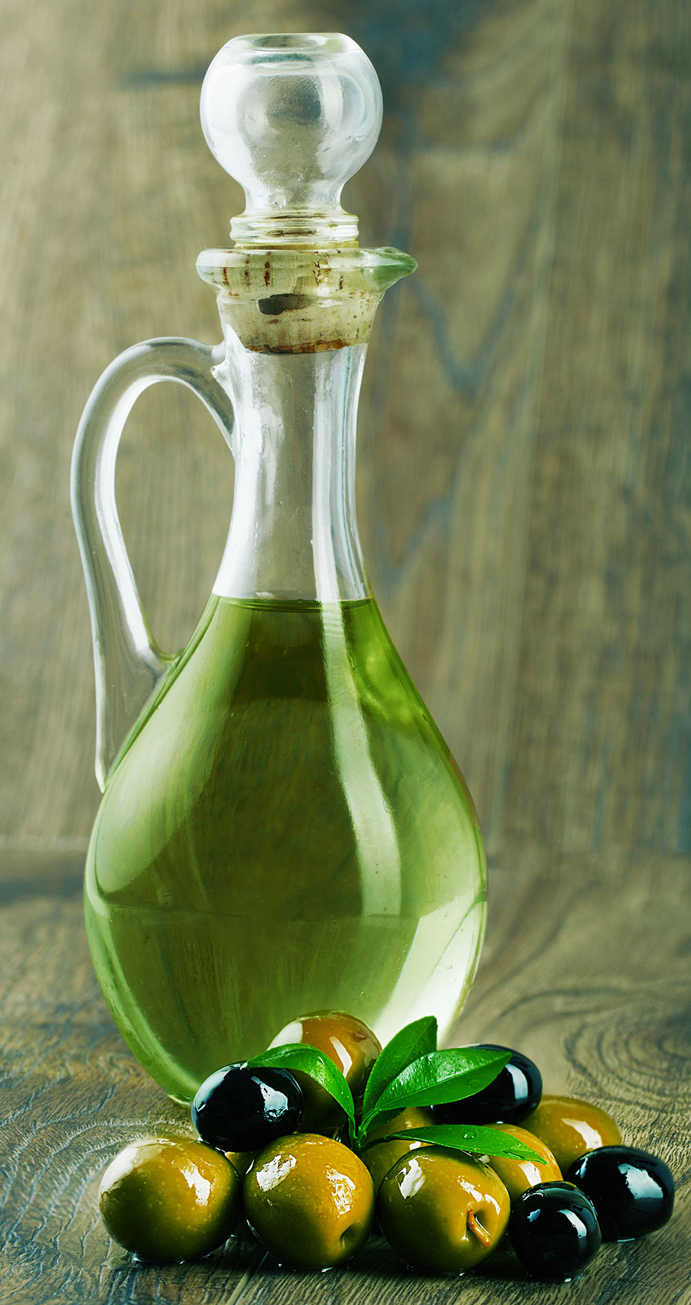 bottle-with-olive-oil-and-olives-WB4G7GG